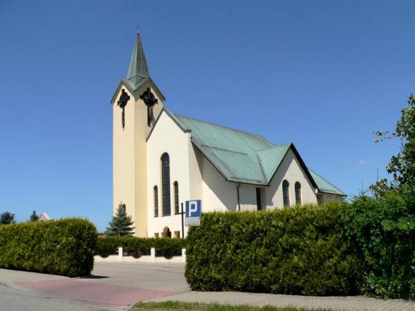 Kościół pod wezwaniem Najświętszej Rodziny w Małych Kozach